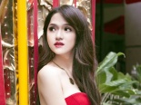 Hương Giang Idol đẹp rực rỡ đón Noel 
